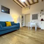 Cosy Navigli Apartment